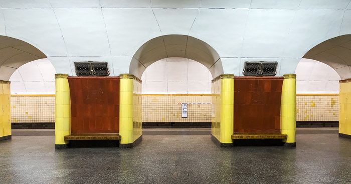 Гайдн зимой; станция метро «Рижская». Фото