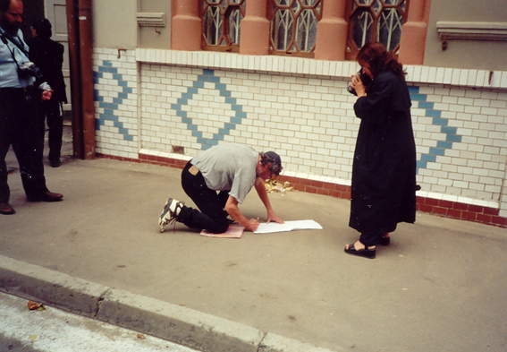 Черновцы. Действующая синагога. 9 сентября 2002. Tchernovzy. At the synagogue. September 9