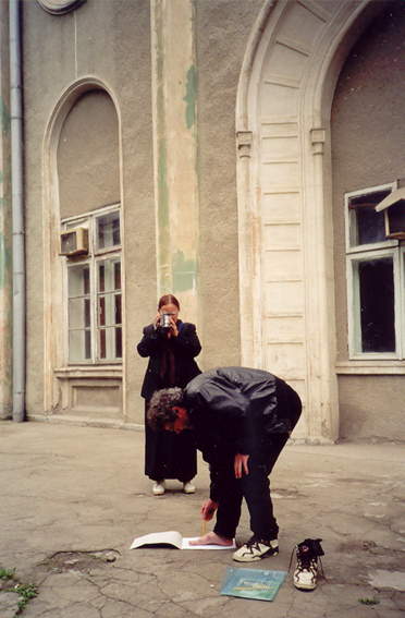 Чертков. Бывшая синагога. 10 сентября 2002. Tchertkov. At the former synagogue. September 10. 