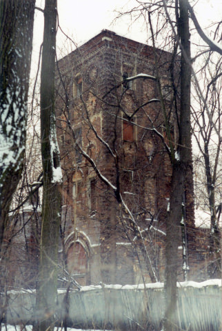 1998 - водонапорная башня на территории дачи Лямина