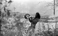 Sergey Letov blows the French Horn. Collective Actions [KD]: action «M». Photo 13・セルゲイ・レートフ