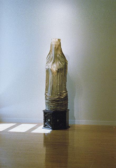 КОРОЛЕВА, инсталляция Ирины Наховой Irina Nakhova. Queen 1997